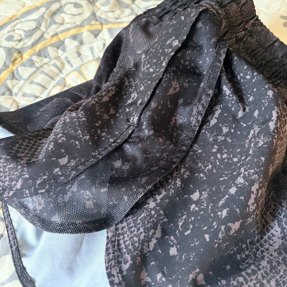 Glyder Womens Black Snakeskin Lined Running Shorts, Medium - Picture 9 of 9